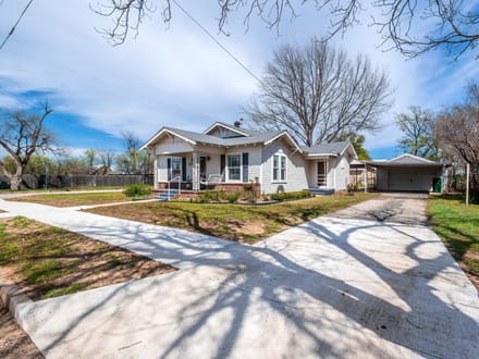 1301 Commercial Ave