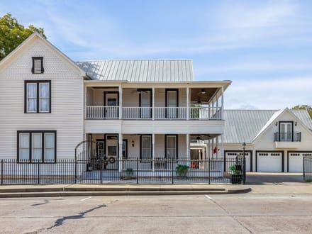 326 W Colorado St, La Grange