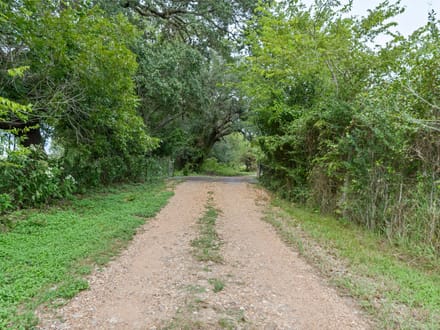 1727 FM 2503, Fayetteville 