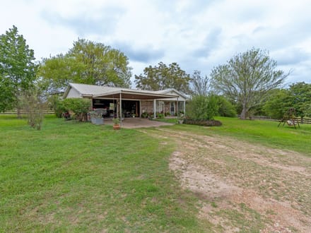 1727 FM 2503, Fayetteville 