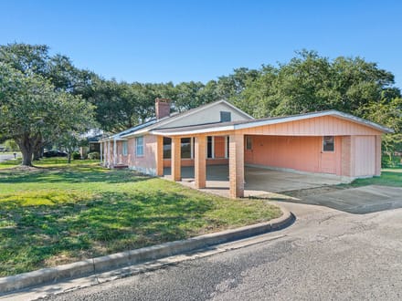 407 E Anderson St, Schulenburg
