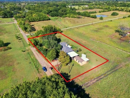 421 S Oak St., Ector, TX 75439