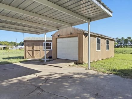 421 S Oak St., Ector, TX 75439