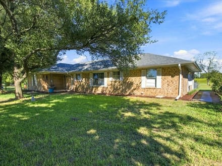 421 S Oak St., Ector, TX 75439