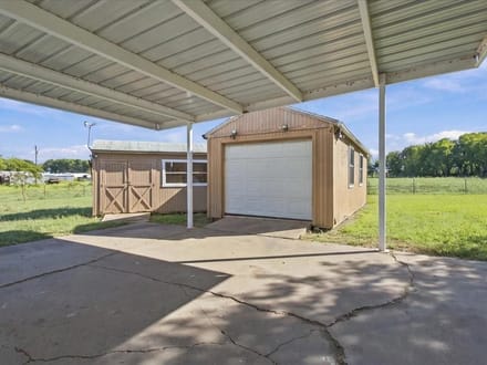 421 S Oak St., Ector, TX 75439