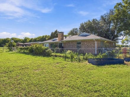421 S Oak St., Ector, TX 75439