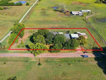 421 S Oak St., Ector, TX 75439
