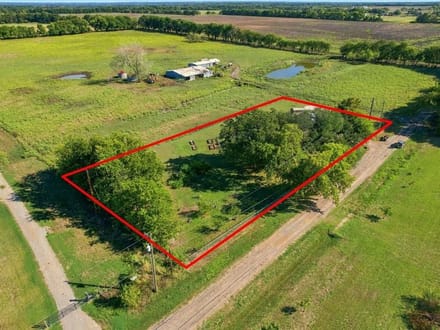 421 S Oak St., Ector, TX 75439