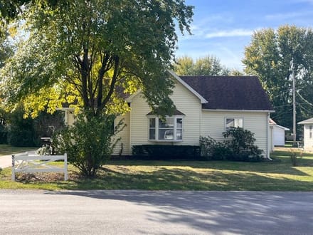 Charming 3 BR in Arthur, IL