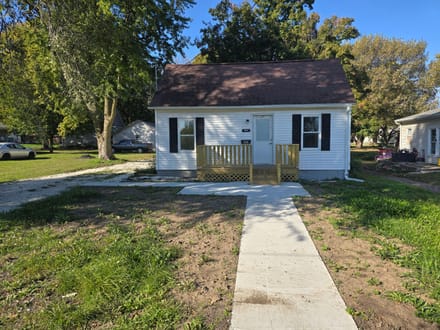 Completely Renovated 3-Bedroom 1-Bath Home Canton, IL