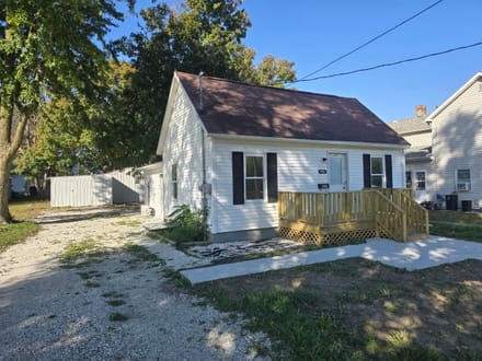 Completely Renovated 3-Bedroom 1-Bath Home Canton, IL