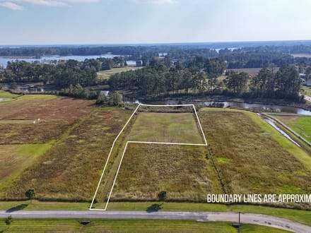 1.63 Acre Waterfront Lot for Sale in Beaufort County, NC!