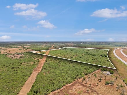 6484 St Park Rd. Lockhart, TX 78644