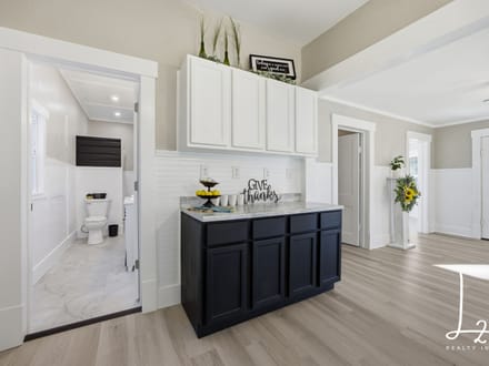Fresh, Modern & Move-In Ready - 617 N Plum Moline