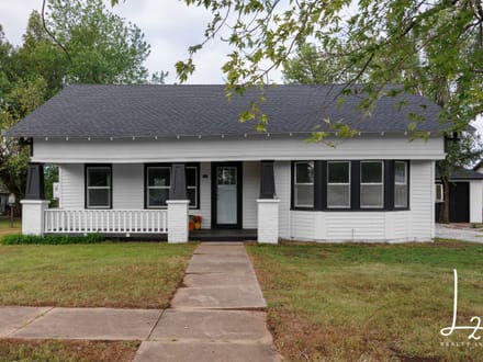 Fresh, Modern & Move-In Ready - 617 N Plum Moline