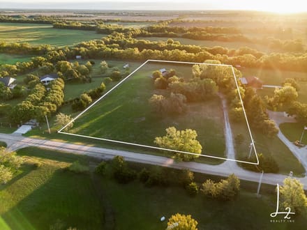 Home on Acreage Auction near Derby