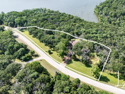 Big Hill Lake Dream Home - Lake Living, Recreation and Country Comfort