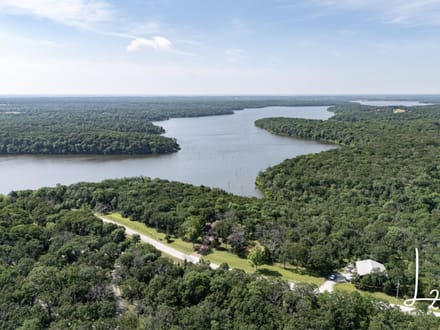 Big Hill Lake Dream Home - Lake Living, Recreation and Country Comfort
