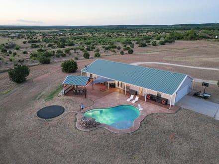 6942 US Hwy 83