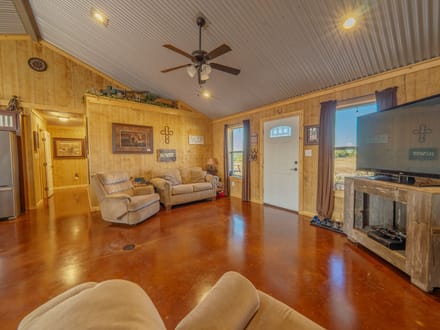 6942 US Hwy 83