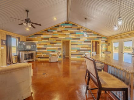 6942 US Hwy 83