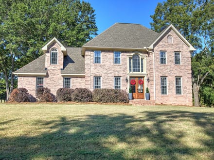 Beautiful  Brick Home on the Golf Course in Meadow Lakes!