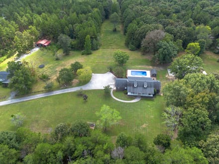 Country living on 5.49 beautiful acres in Silver Creek, Georgia!