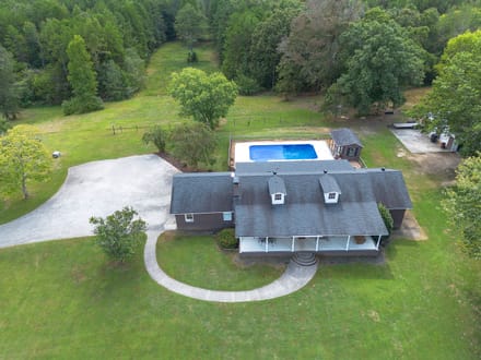 Country living on 5.49 beautiful acres in Silver Creek, Georgia!