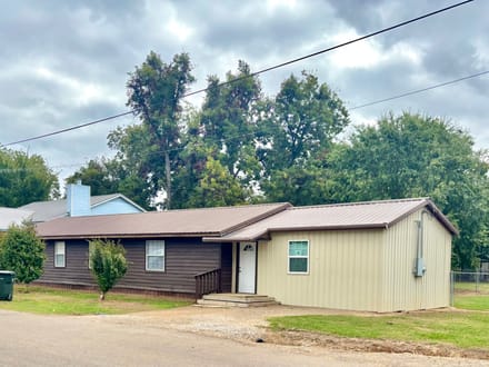 VERSATILE RESIDENTIAL OR COMMERCIAL PROPERTY | VALLIANT, OKLAHOMA