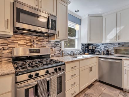 Stunning Chatmoss Home Featuring Modern Finishes, In-Ground Pool & Exceptional Entertaining Spaces