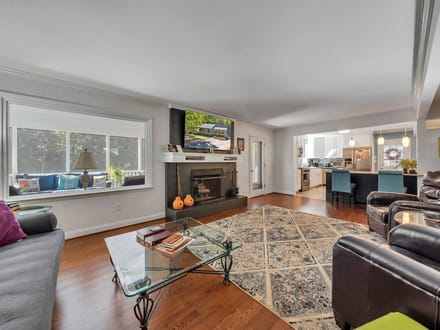 Stunning Chatmoss Home Featuring Modern Finishes, In-Ground Pool & Exceptional Entertaining Spaces