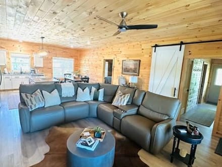 "White Mallard" Beautiful Cabin on the Little Red River, Georgetown, AR