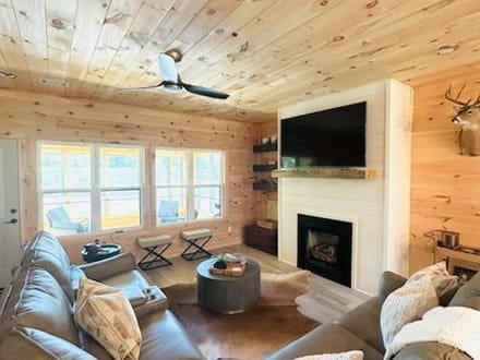 "White Mallard" Beautiful Cabin on the Little Red River, Georgetown, AR