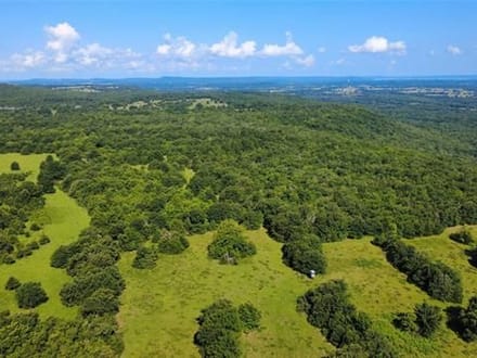 A HUNTER’S DREAM IN THE HEART OF SOUTHEASTERN OKLAHOMA! 