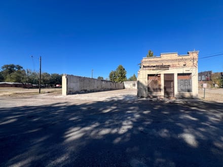 201 Chiz St., Shaw