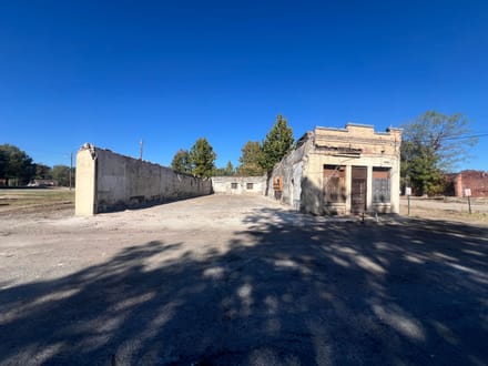201 Chiz St., Shaw