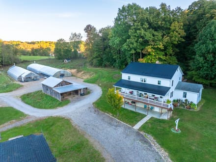 Pleasant Valley Greenhouses & Homestead 