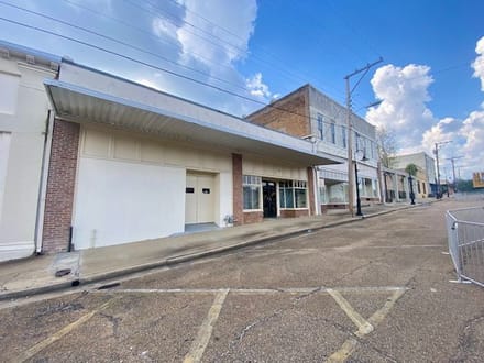 Commercial Building at 120 S Railroad Ave