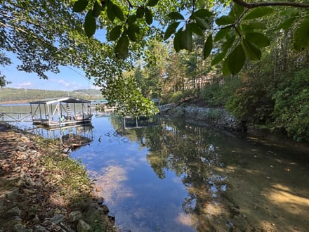 Premier Lake Keowee Waterfront Homesite in The Cliffs at Keowee Falls