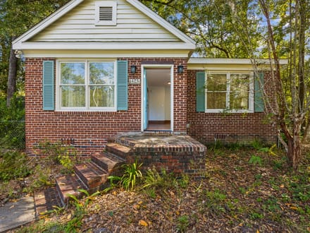 Brick Cottage for Sale in Historic Kingsland!