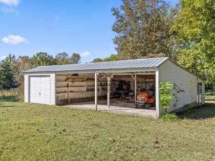 Beautiful Farmhouse with Rolling Pastureland