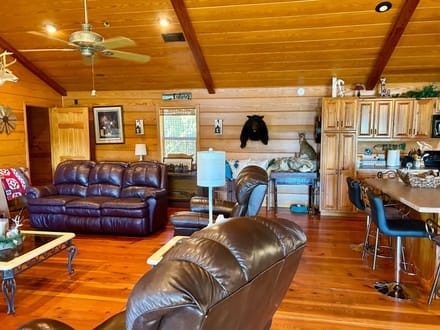 Sweet Apple Landing Cedar Cabin