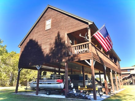 Sweet Apple Landing Cedar Cabin