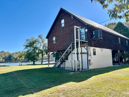 Sweet Apple Landing Cedar Cabin
