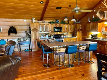 Sweet Apple Landing Cedar Cabin
