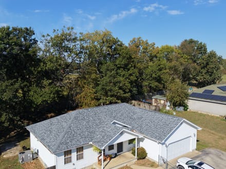 4 Bed/2 Bath, Privacy and Chain Link Fence, Well Maintained. Howell Couny 