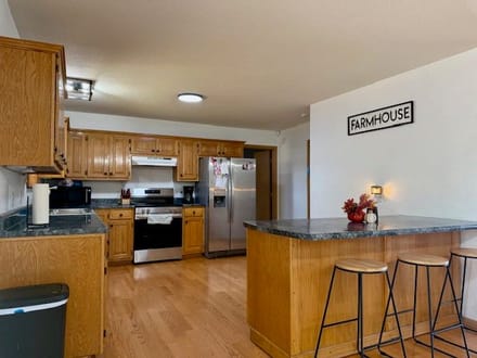 4 Bed/2 Bath, Privacy and Chain Link Fence, Well Maintained. Howell Couny 