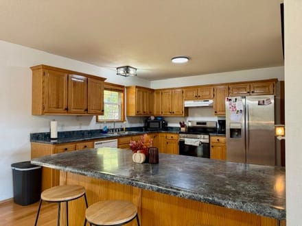 4 Bed/2 Bath, Privacy and Chain Link Fence, Well Maintained. Howell Couny 