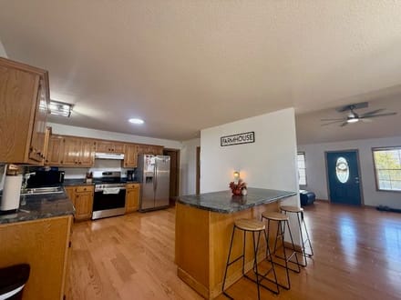 4 Bed/2 Bath, Privacy and Chain Link Fence, Well Maintained. Howell Couny 