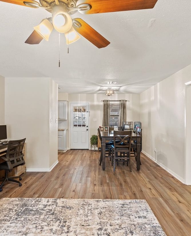 100 Chupadero Dr, Johnson City, TX 78636